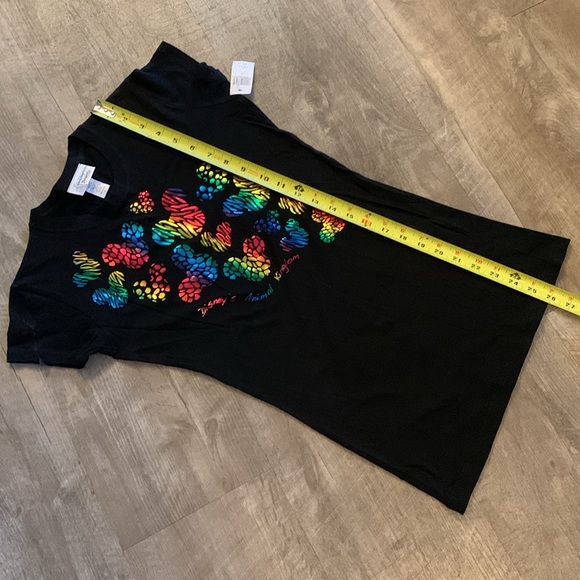 Beautiful Black Walt DisneyWorld t-shirt - Picture 7 of 8